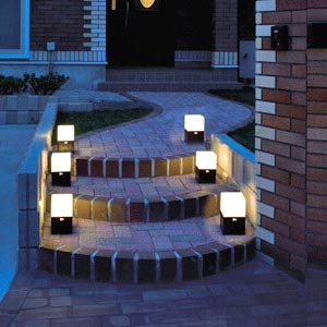 アイリスオーヤマ 電池式ガーデンセンサーライト ZSL-KA ブラック/電球色