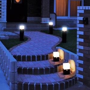 アイリスオーヤマ 電池式ガーデンセンサーライト ZSL-KT ブラック/電球色