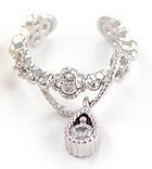 E821 可愛いインペリアルクラウンのイヤーカフが登場