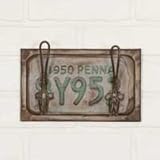 Colonial Tin Worksライセンスプレート壁マウントラックwith 2つフック、メタル、素朴な/ファームハウス、ホワイトグリーンとブラウン