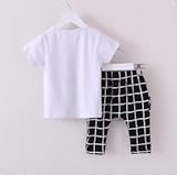 ホットな新しい夏の服の男の子の赤ちゃんの男の子の服セット子供の男の子の服のモデルウサギ格子縞の子供服子供服セット