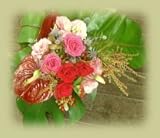 赤、ピンク系の花束