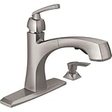 デルタMontauk single-handle pull-outスプレーキッチン蛇口withソープディスペンサーとMagnatiteドッキングin SpotShieldステンレス