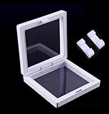 缶バッジ 展示 缶バッジ ディスプレイ 収納 ラバーストラップ 展示ホルダー 缶バッチケース 装飾品 PETメンブレン製 キーホルダー 収納 缶バッチ 飾る ネックレス ヘッドピース ジュエリー 収納 グッズ 飾る ディスプレイ ディスプレイケース プレースメント コレクションケース オーナメント スタンド付き 酸化防止 標本 1個セット (18cm×18cm, 白)