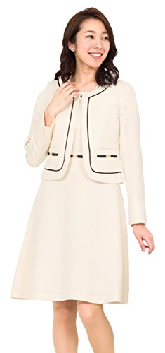 最高ベージュ スーツ レディース ノーカラー 人気のファッション画像