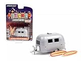 グリーンライト 1/64 エアストリーム 16’ バンビ サーフボード付 トレーラー Greenlight Airstream Bambi [並行輸入品]