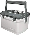 Stanley Adventure アウトドアクーラー 6.6L ポーラーホワイト - 二重壁フォーム断熱小型クールボックス - BPAフリー - 高耐久キャンプクーラーボックス シートとしても使える - 頑丈なトラベルクーラーボックス - 漏れ防止