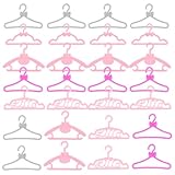 STOBOK 50個プラスチック製ミニドールハンガー 6.50×3.90×0.30Cm ドール服整理用 小さな人形洋服ラック 収納オーガナイザー 子供部屋用