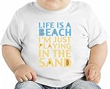 Life Is A Beach I'm Just Playing In The Sand Slogan オーガニックベビーTシャツ 12 - 18 Months