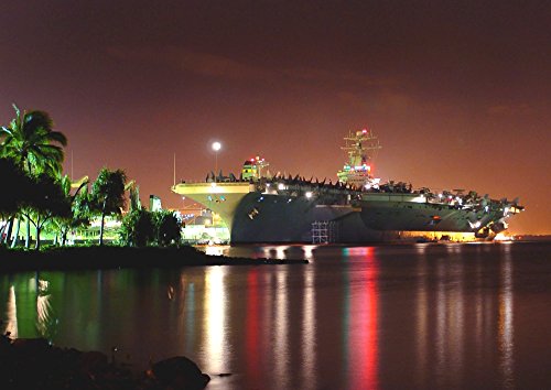 絵画風 壁紙ポスター (はがせるシール式) 空母 ロナルド・レーガン USS 夜景 真珠湾 ハワイ アメリカ 海軍 ミリタリー キャラクロ UNAC-010A2 (A2版 594mm×420mm) 建築用壁紙+耐候性塗料