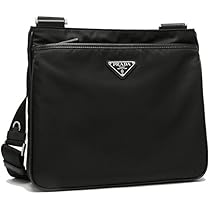 PRADA ブラックレザー 三角ショルダーバッグ　トライアングル 関税負担なし♪PRADA トライアングル レザーショルダーバッグ