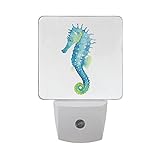 naanleのセット2水彩タツノオトシゴonホワイトMarine Sea Lifeテーマ自動センサーLED Dusk to Dawnナイトライトプラグinインドアfor Adults