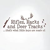 ライフルラックと鹿のトラックWhat Little Boys Are Made記号の男の子壁デカールステッカー子供部屋インテリアハンター部屋デカール# 1279 (幅28 " x 12 " High 
