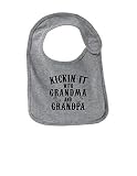 Kickin It With Grandma and Grandpaおもしろ幼児Jerseyよだれかけ カラー: グレー