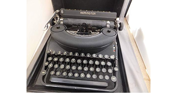 Amazon タイプライター レミントン 文字打てます Remington Rand Made In U S A N Deluxe Noiseless 昭和 レトロ アンティーク 古商品 アニメ 萌えグッズ 通販