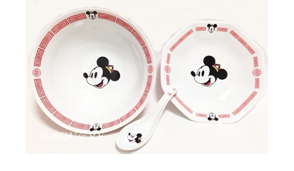 Amazon Co Jp ディズニーリゾート限定発売グッズ チャイナ風ミッキーマウス中華食器セット ラーメンどんぶり レンゲ 八角皿 ホーム キッチン