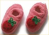 暖かソックス　靴下　ブーティ オーバーソックス　ルームシューズ　ルームソックス　練習シューズ＝出産祝いやギフトにもどうぞ (いちご柄)