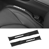 カローラ 専用 隙間クッション 車用 シートサイド クッション COROLLA 専用ロゴ 隙間埋め カローラ ハイブリッド X G Ｓ Ｇ−Ｘ プラス 全グレード シート コンソール 隙間 落下防止 小物放置 車内 puレザー カー用品 内装パーツ 運転席+助手席 ロゴ左右対称設計 2本入り (ブラック, カローラ専用)