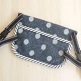 ファムベリー　保冷パッド　　暑い夏のおんぶや抱っこをひんやり涼しく (ネイビー)