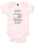 (パパの飲み友達。) Daddy's Drinking Buddy, プリント　ベビースーツ - ベビー　ピンク/カラートランスファー 0-3 ヶ月