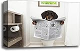 犬on Toilet Seat Reading新聞用紙印刷壁アートギャラリーWrappedキャンバスアート 12in. x 18in.