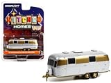 グリーンライト 1/64 エアストリーム ダブルアクスル ランドヨット サファリ カスタム 1972 シルバー/ゴールド Greenlight キャンピングカー [並行輸入品]