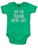 (私のせいで私達は遅れました。) I'm The Reason We're Late, プリント　ベビースーツ - グリーン/白 12-18 ヶ月