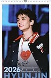 ヒョンジン グッズ 大判 壁掛け カレンダー 2026年 (令和8年) + ステッカーセット K-POP