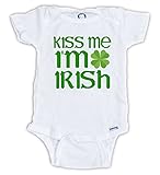 JujuアパレルSt。パトリックの日Onesie , Kiss Me I ' m Irish Shamrockボディスーツ カラー: ホワイト