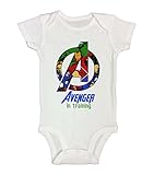 キュートスーパーヒーローOnesie – " Avenger in Training "ユースLittle Royalteeシャツ カラー: ホワイト