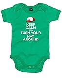 (キープ　カーム　そして　あなたの帽子を回して。) Keep Calm And Turn Your Hat Around, プリント　ベビースーツ - グリーン/白/カラートランスファー 6-12 ヶ