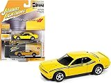 Johnny Lightning 1/64 ダッヂ チャレンジャー 2010 デトネーターイエロー Dodge Challenger in Detonater Yellow JLSP147 [並行輸入品]