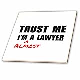 InspirationzStore Trust meシリーズ – Trust Me Im Almost a Lawyer – fun法ユーモア – Funny学生ギフト – タイル 6-Inch-Ce