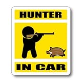 わーるどくらふと HUNTER IN CAR ステッカー（きいろ）　猪・イノシシ　ハンター・猟師・またぎ が車に乗ってます