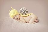 かわいい黄色いかたつむりの赤ちゃんの写真から3ヶ月ニット編みビーニーハットプロップ