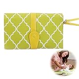 赤ちゃん おむつ替えシート ベビー マット 防水 ストラップ ポーチ 小物入れ付き 補充 ティッシュ 便利 軽量 BEATON JAPAN (イエロー)