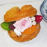 プリザーブドフラワーシュークリームケーキ クリヤーケースに入れて