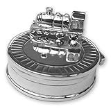 スターリングシルバーの線路上の列車の歯の箱