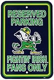 NCAA Notre Dame Fighting Irish 12-by-18インチプラスチック駐車場サイン