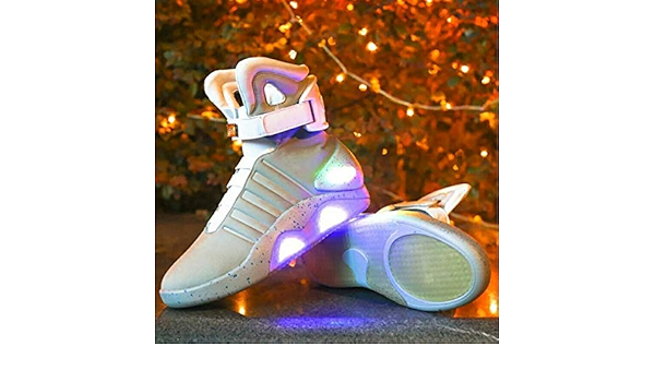 Amazon Co Jp バックトゥザフューチャー マーティ 未来の靴 スニーカー シューズ 白 Led点灯 光る 小道具 海外限定 レプリカ 1 ホビー 通販