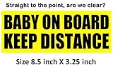 This unique BABY ON BOARD sticker このユニークなBABYオンボードのステッカーは明らかに距離を保つためにtailgatersに指示します。ボードサインの窓の赤ちゃんと