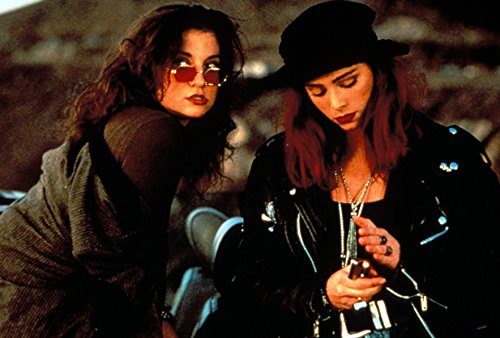 バタリアン リターンズ 画像 壁紙 海外映画