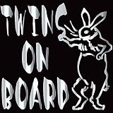 TREZ TWINS ON BOARD 鳥獣戯画 ウサギ うさぎ 兎 兔 ステッカー 鳥獣人物戯画 ステッカー ツインズ 双子 【BABY IN CAR】 (ミラーシルバー)