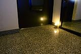 LEDライト 電池式 2段階の明るさ 乾電池式LED屋内センサーライト ベージュ 電球色