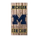 Michigan WolverinesファンCave Wood Sign