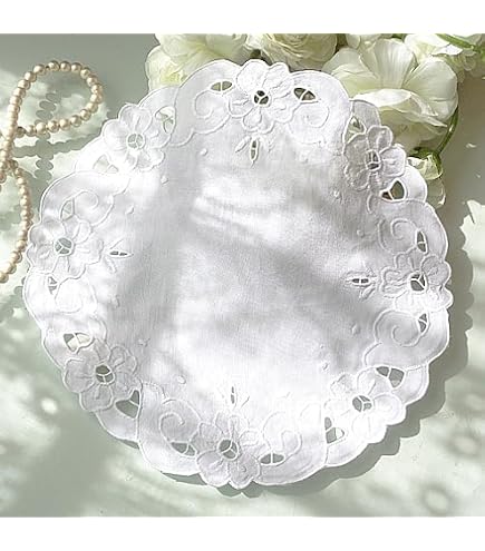 Amazon｜レース 刺繍のドイリー 花瓶敷き 円形20cm いちご レース花瓶 