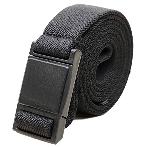 マグネットバックルでストレスフリーなベルト。ワンタッチで取り外しが