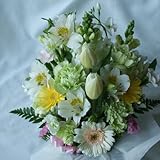 季節のお花おまかせフラワーアレンジメントB(白系)「誕生日」「お祝い」「花の産地千葉県館山から発送」