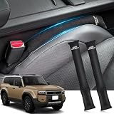 HUDIY（フーディ）車用 シートサイド隙間埋め 新型ランドクルーザー250系 (2024年4月~現行) 車 隙間クッション スエード素材 一体成形 運転席 助手席 ゴミ小物類 落下防止 プリントロゴ入り小物入れ 2本セット