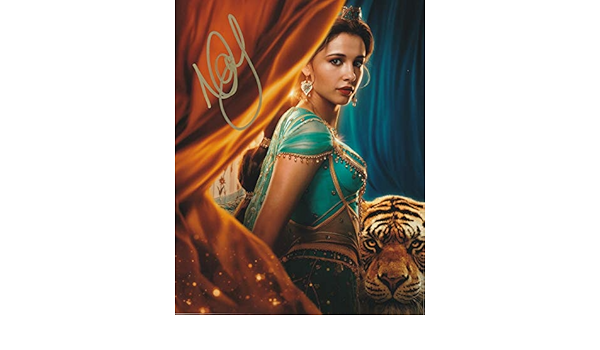 Amazon 直筆サイン入り写真 アラジン グッズ ジャスミン ナオミ スコット ディズニー 実写 映画 ブロマイド オートグラフ フレーム別 証明書 保証書付 アイドル 芸能人グッズ 通販